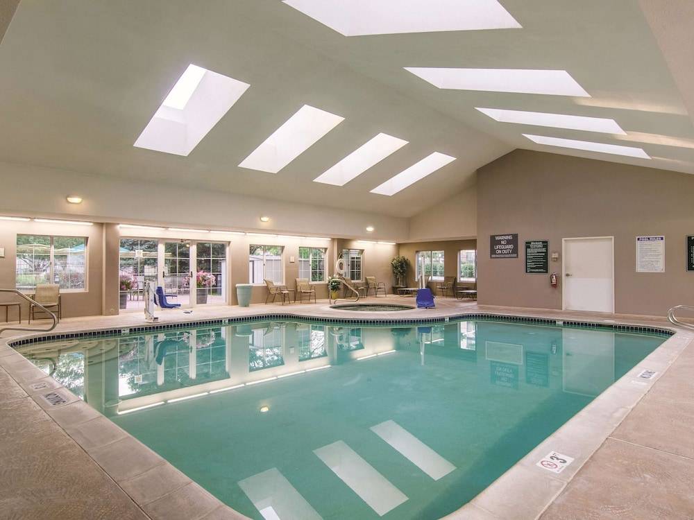 La Quinta Inn & Suites by Wyndham Denver Airport DIA 1