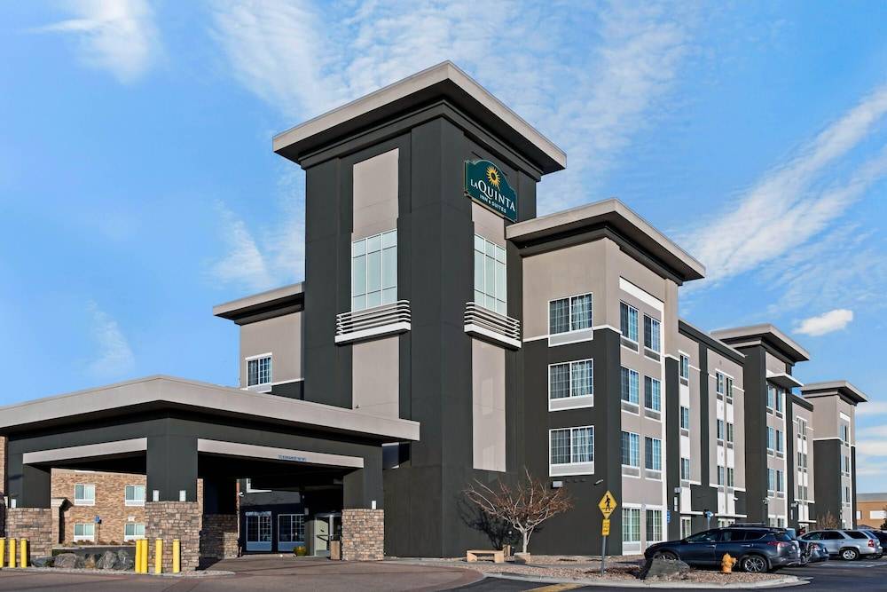 La Quinta by Wyndham Denver Gateway Park 1