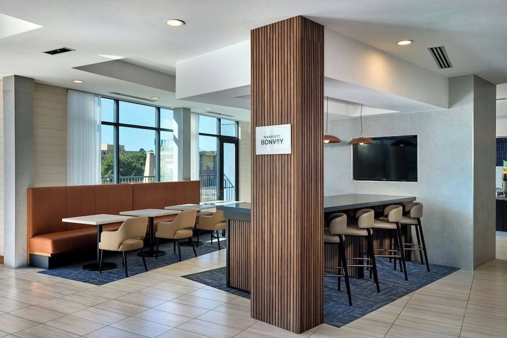 Fairfield Inn & Suites by Marriott Denver Downtown 2