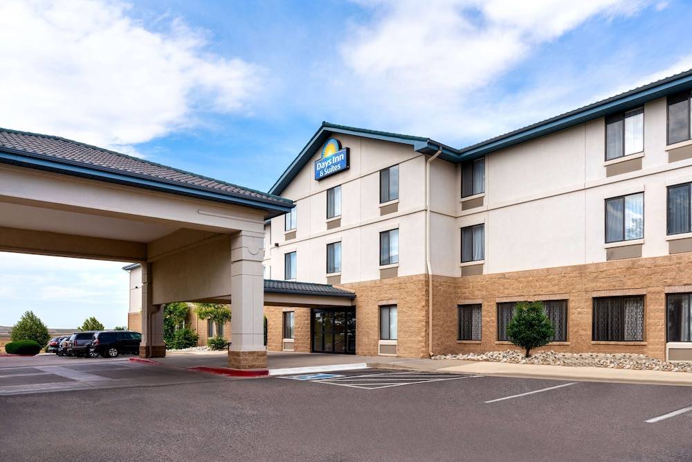 Days Inn & Suites by Wyndham Denver International Airport 1