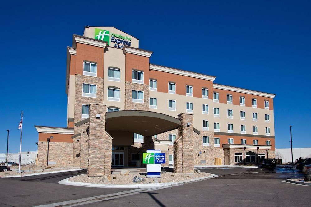 Holiday Inn Express & Suites DENVER EAST-PEORIA STREET by IHG 1
