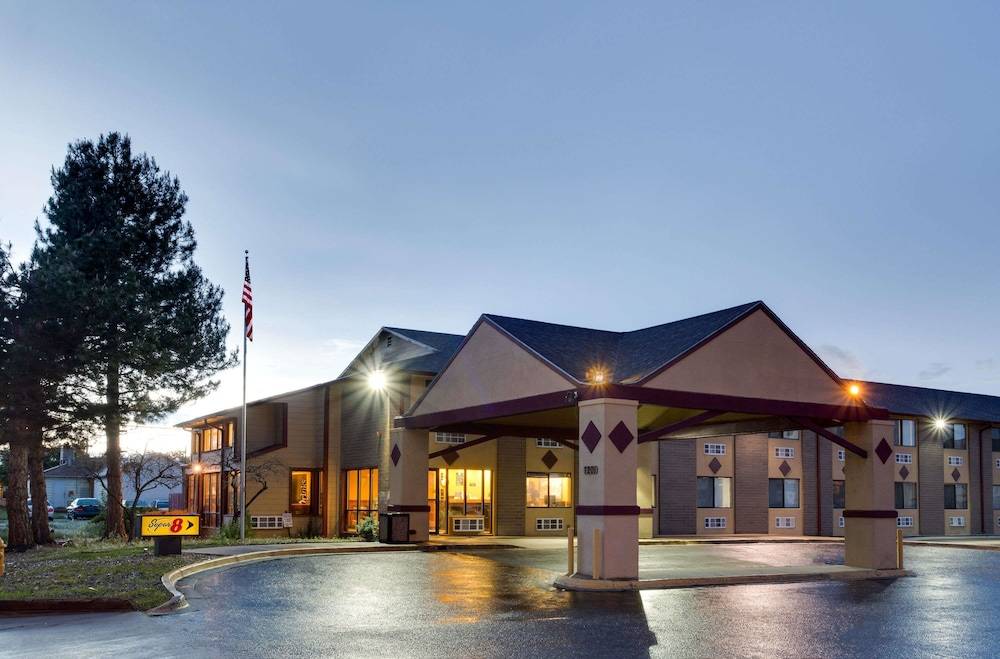 Super 8 by Wyndham Denver Stapleton 1
