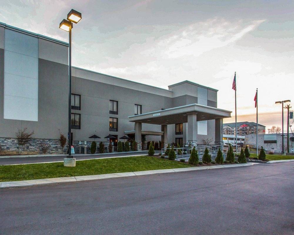 Quality Suites Nashville Airport 1