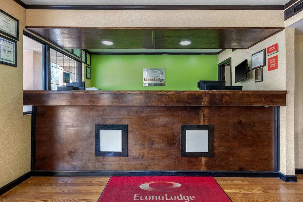 Econo Lodge Nashville near Percy Priest Lake 2