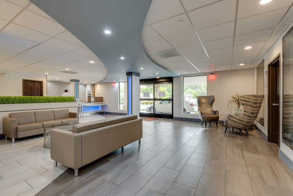 Alexis Inn and Suites Hotel 2