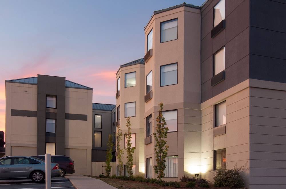 Holiday Inn Express & Suites NASHVILLE-I-40&I-24(SPENCE LN) by IHG 1