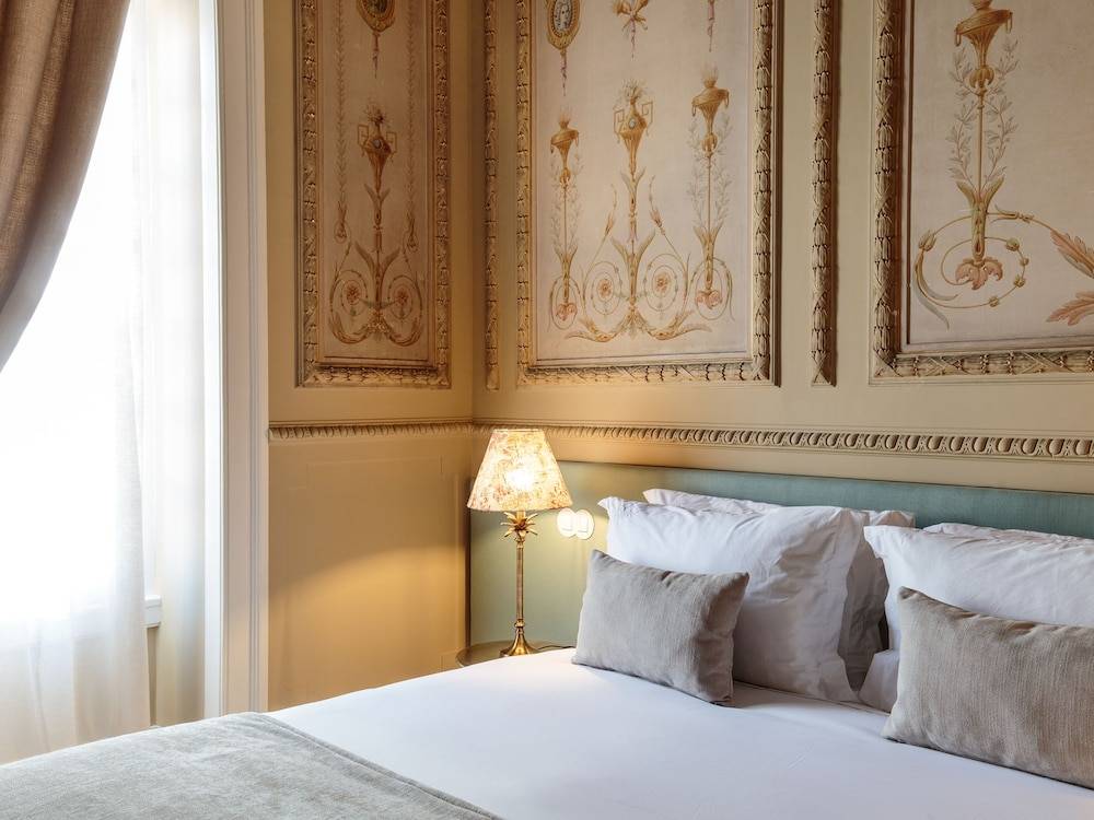 Dear Lisbon - Valmor Palace 1