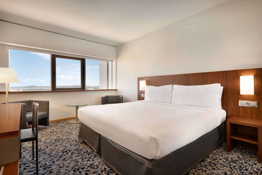 Ramada by Wyndham Lisbon 1