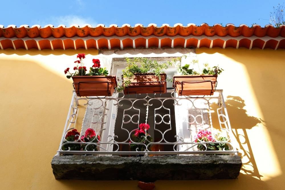 Alfama Yellow House 1