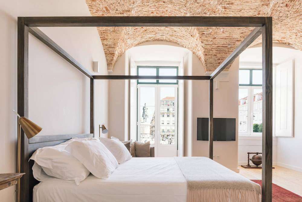 The Visionaire Apartments 1