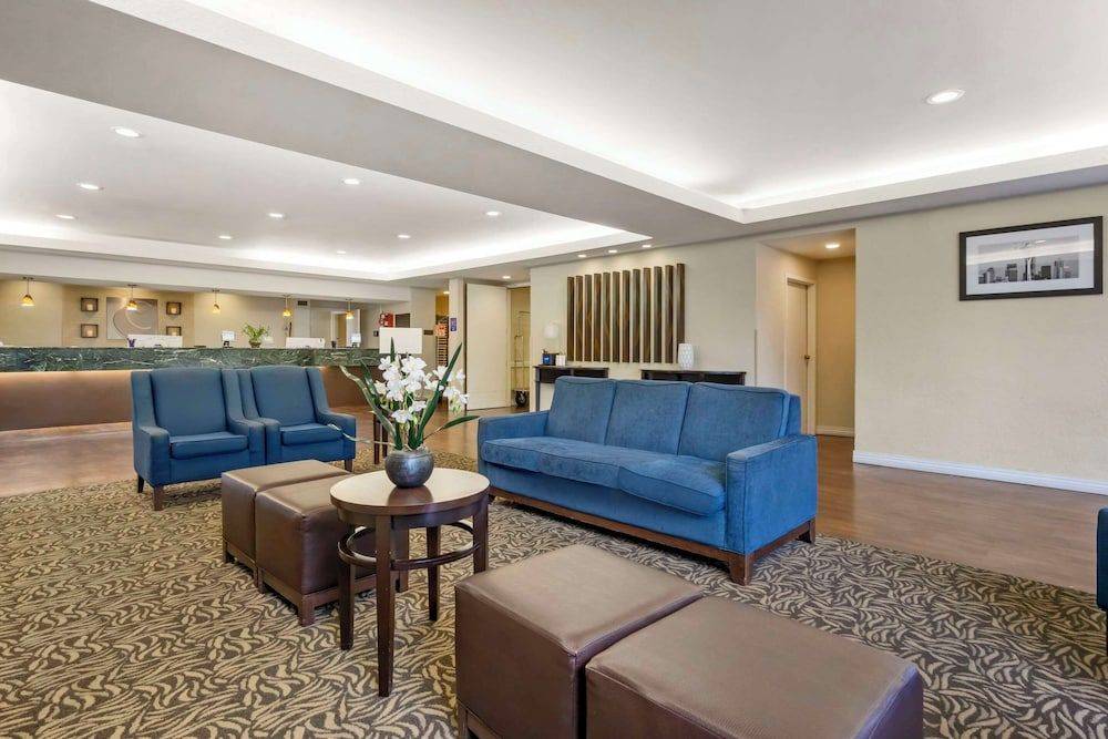 Comfort Inn & Suites Sea-Tac Airport 2