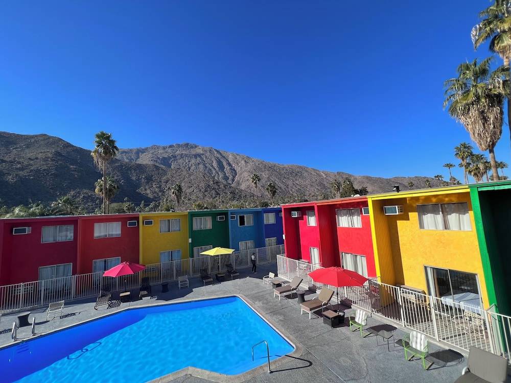 Delos Reyes Palm Springs 1
