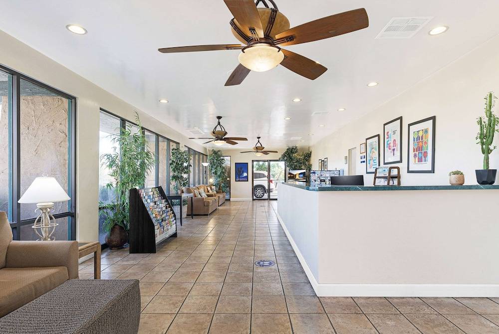 Travelodge by Wyndham Palm Springs 2