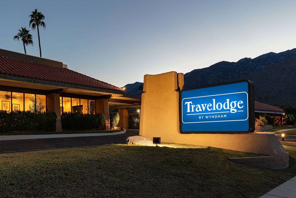Travelodge by Wyndham Palm Springs 1
