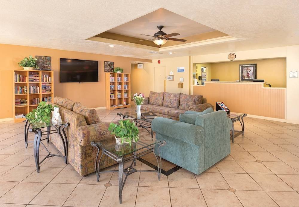 WorldMark Palm Springs - Plaza Resort and Spa 2