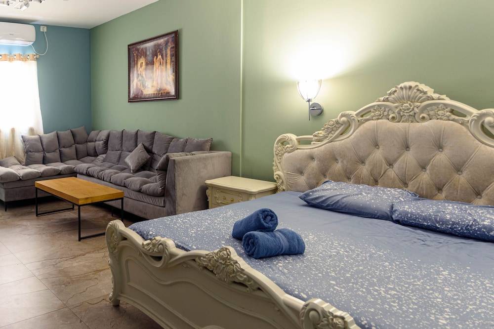 Laguardia Hotel 1