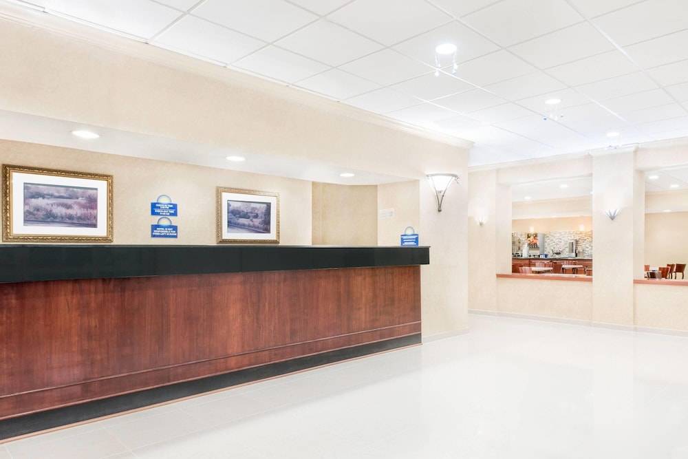 Days Inn & Suites by Wyndham York 1