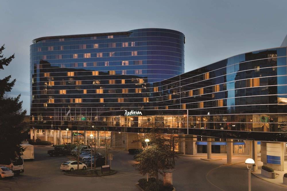 Radisson Hotel Vancouver Airport 1