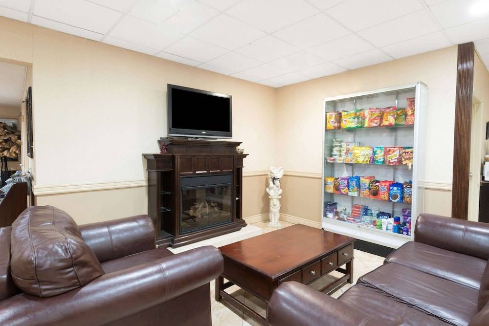 Super 8 by Wyndham Cambridge/Kitchener/Waterloo Area 2
