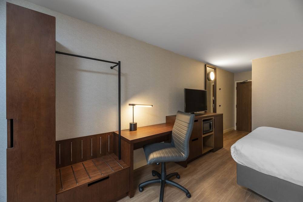 Comfort Inn Cambridge - Highway 401 2