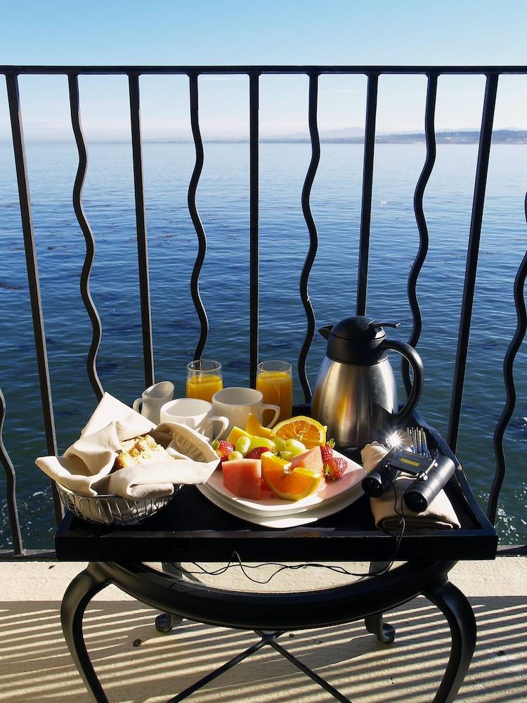 Monterey Bay Inn 1