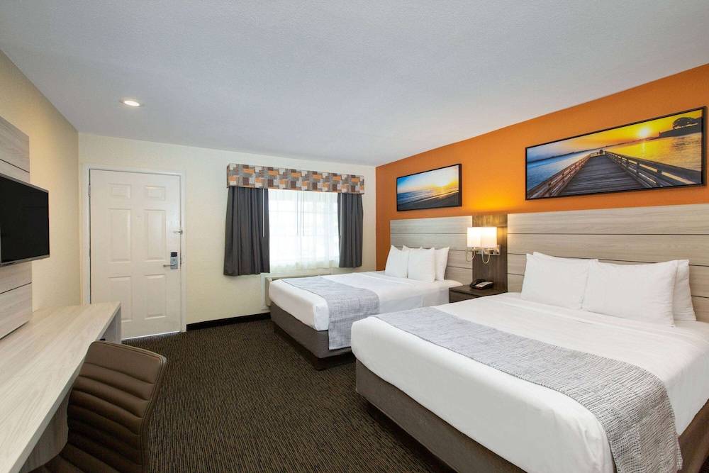 Days Inn by Wyndham Monterey-Fisherman's Wharf Aquarium 1