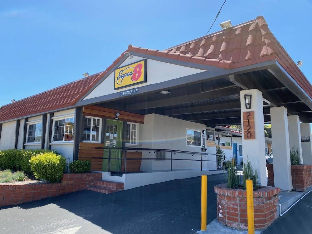 Super 8 by Wyndham Monterey 1