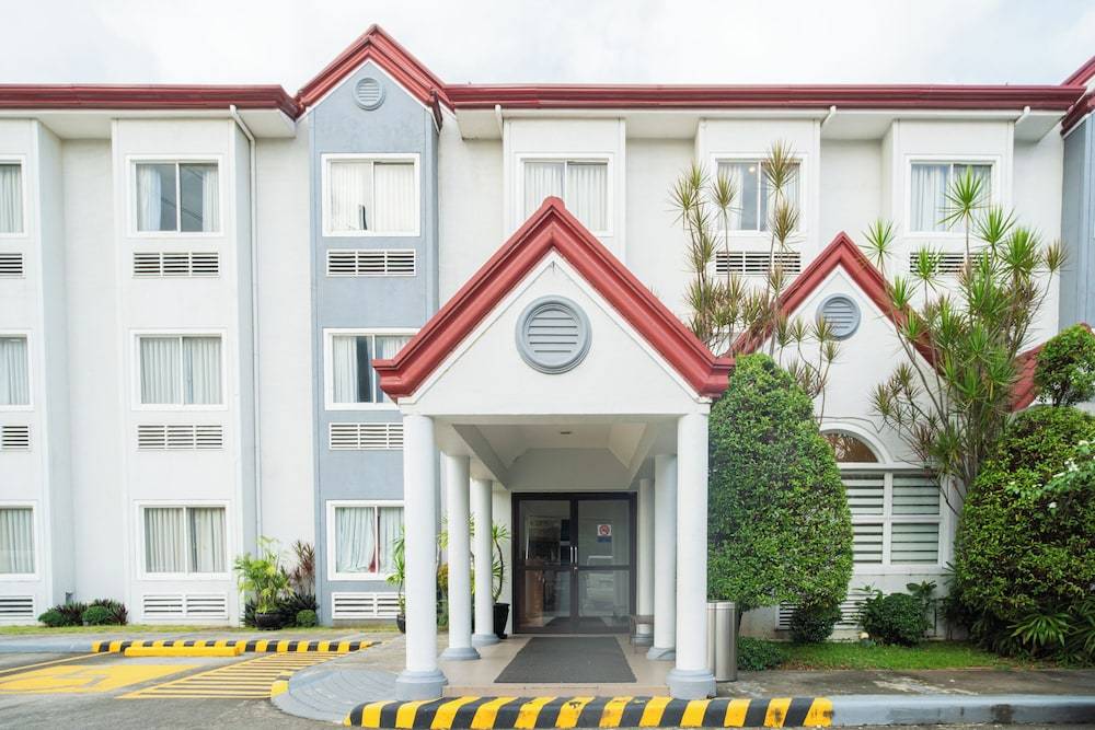 Microtel by Wyndham Batangas 1