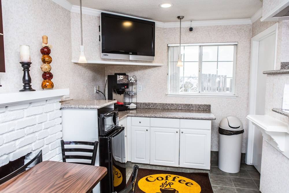Pelican Inn Monterey 2