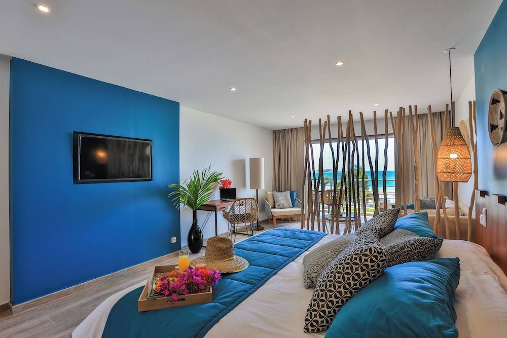 Orient Beach Hotel 1
