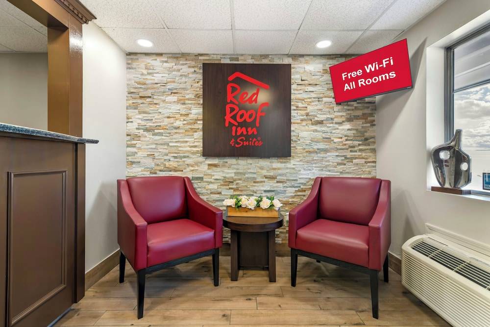 Red Roof Inn & Suites Swansea 2