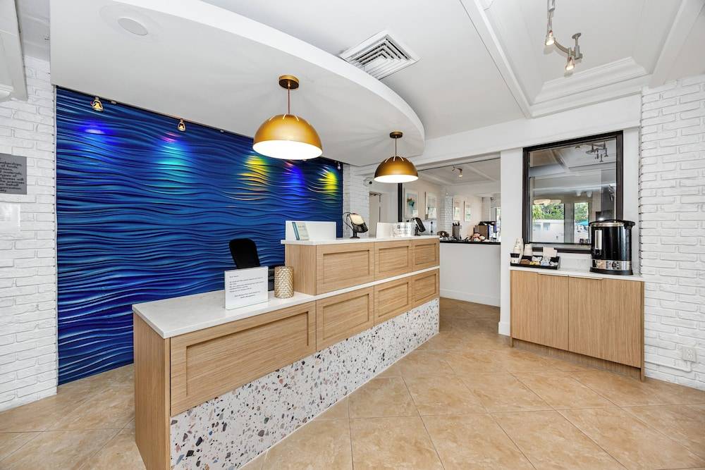 Best Western Plus Yacht Harbor Inn 2