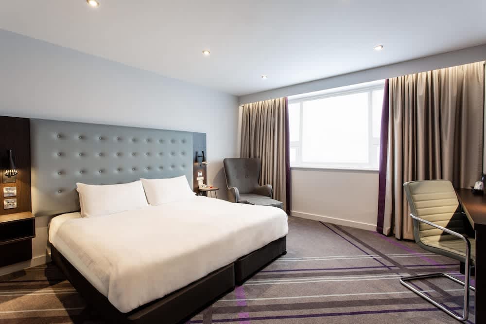 Premier Inn Guernsey St Peter Port - Admiral Park 2