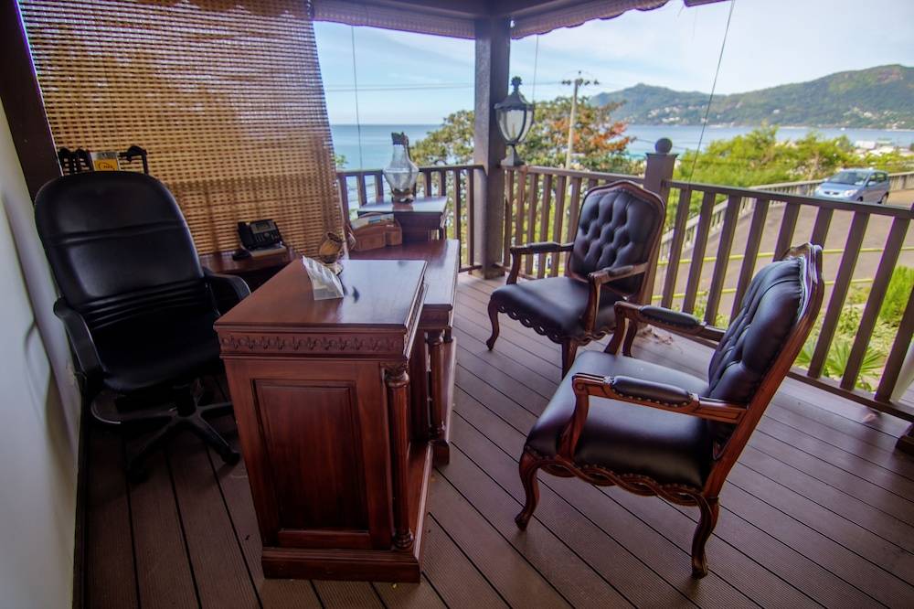 Treasure Cove Hotel & Restaurant 2