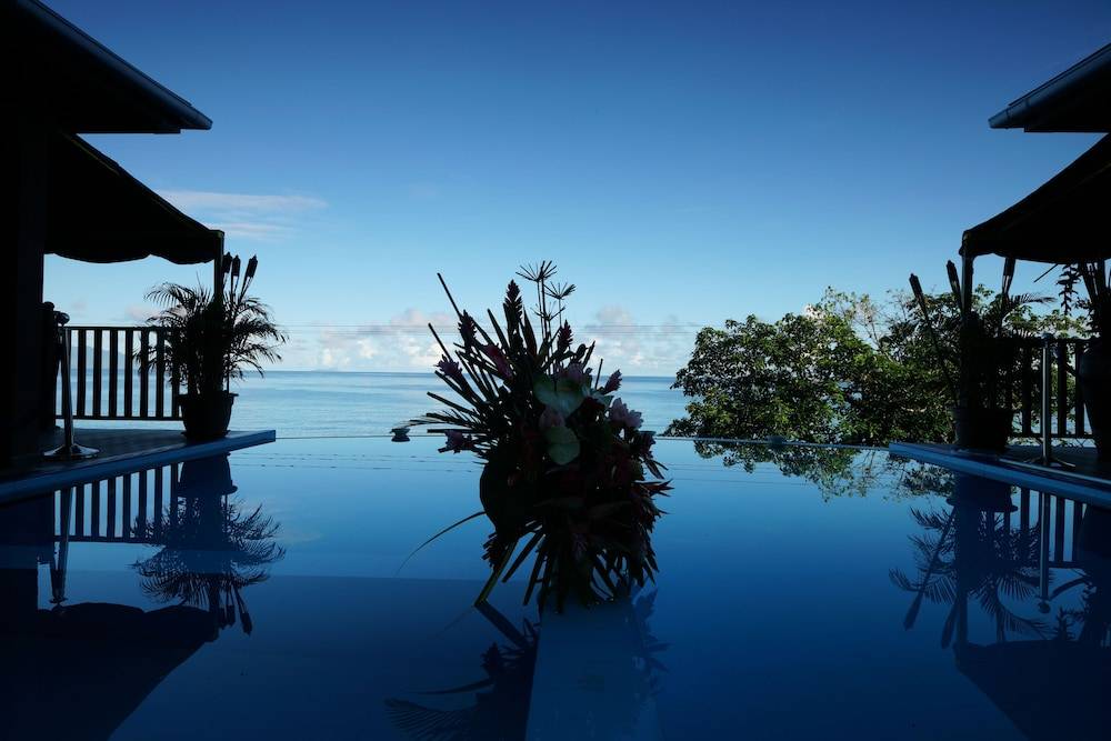 Treasure Cove Hotel & Restaurant 1