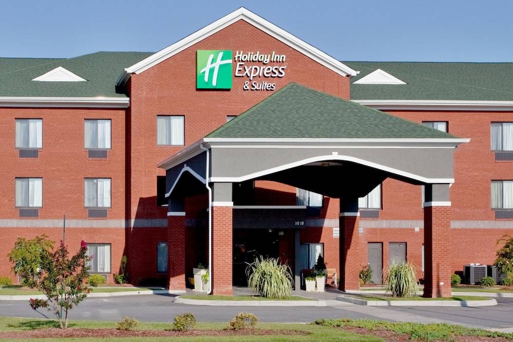 Holiday Inn Express & Suites SUFFOLK by IHG 1