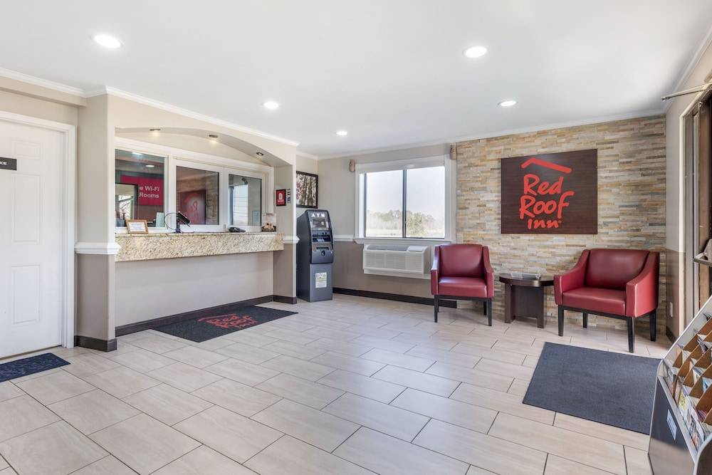 Red Roof Inn Suffolk 1