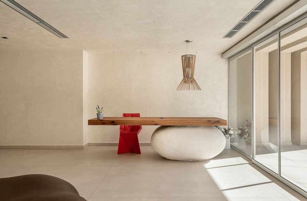Icarus Hotel 1