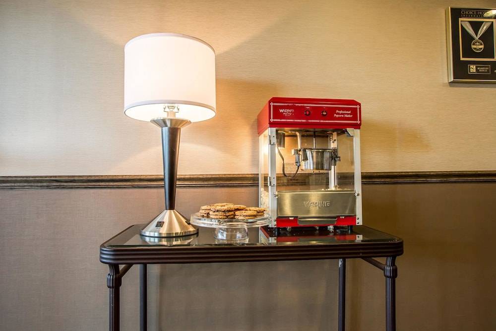 Quality Inn Elgin I-90 2