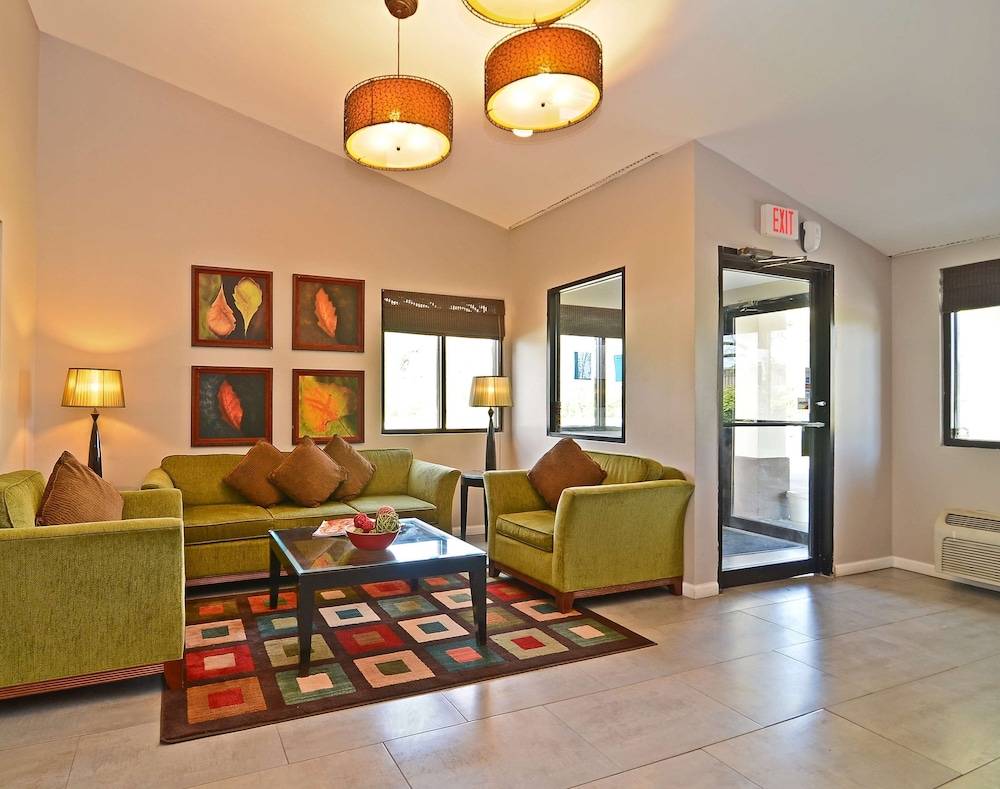 Lexington Inn & Suites NW Chicago Elgin 1