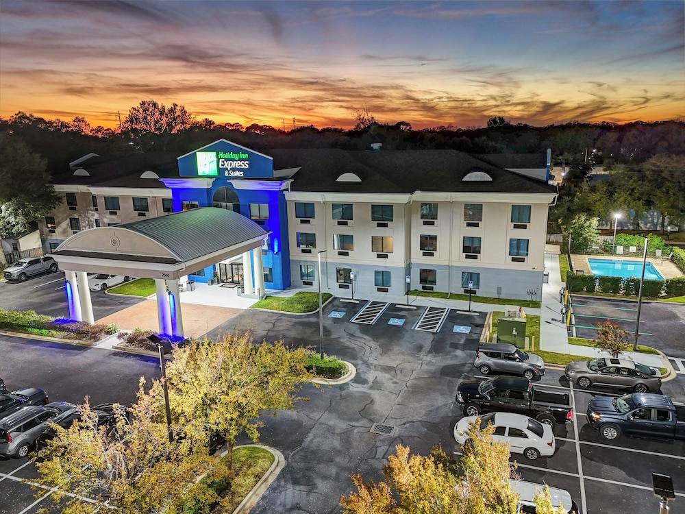Holiday Inn Express & Suites JACKSONVILLE - ATLANTIC BEACH by IHG 1