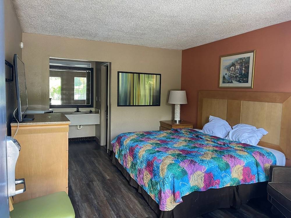 JAX INN 1