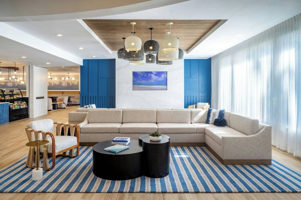 Delta Hotels by MarriottTM Jacksonville Deerwood 2