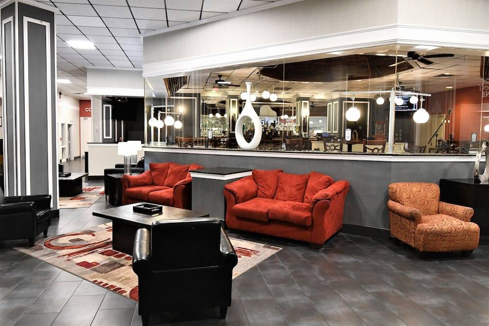 Ramada by Wyndham Jacksonville Hotel & Conference Center 2