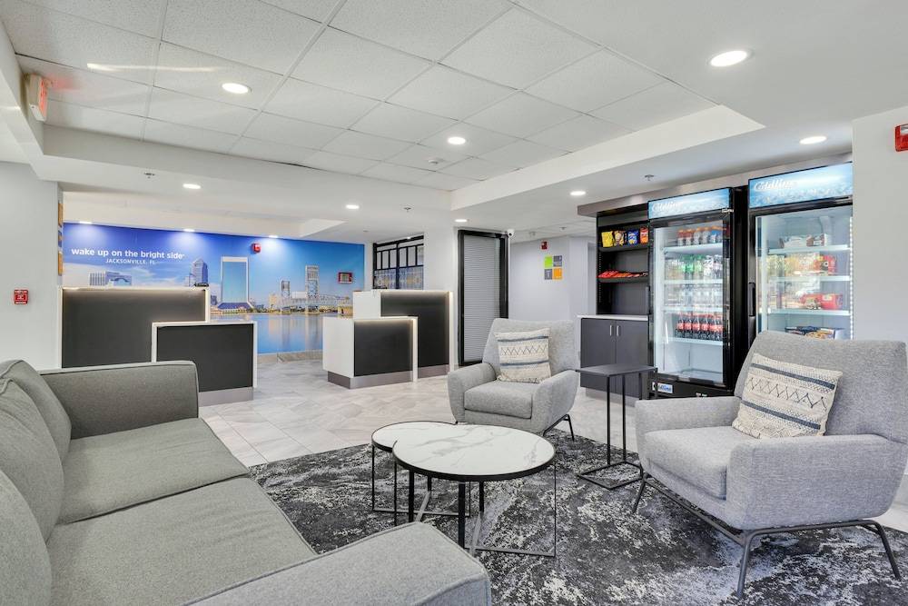 La Quinta Inn & Suites by Wyndham Jacksonville Mandarin 2