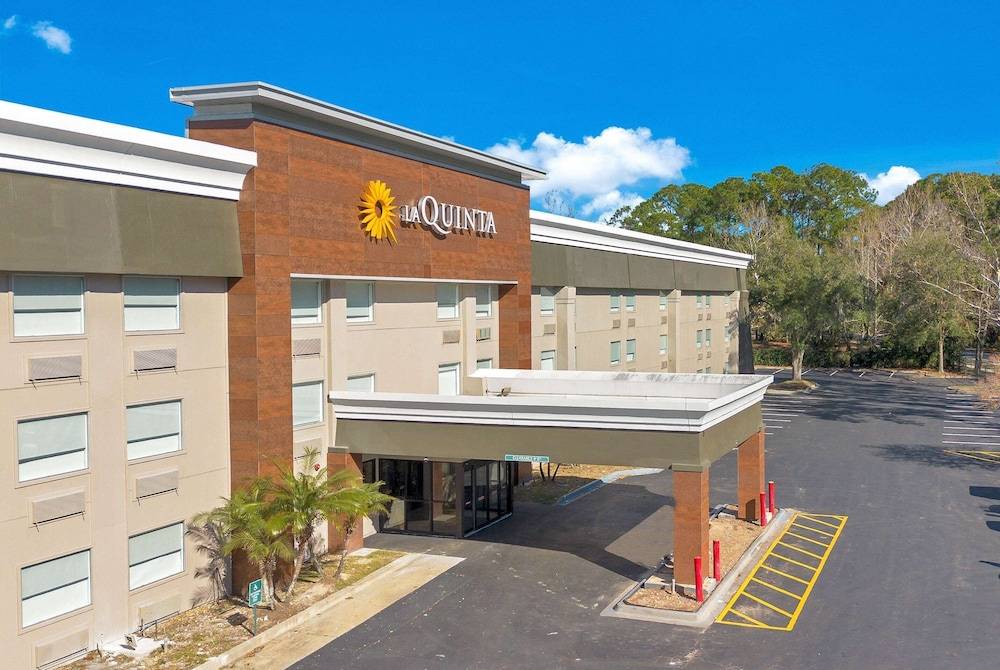 La Quinta Inn & Suites by Wyndham Jacksonville Mandarin 1