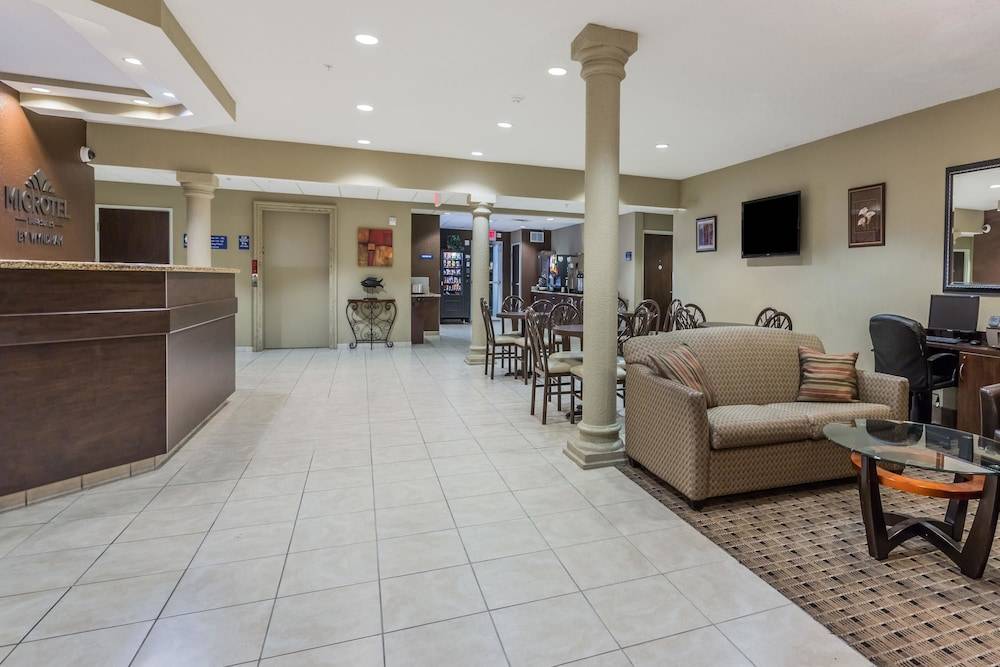 Microtel Inn & Suites by Wyndham Jacksonville Airport 1