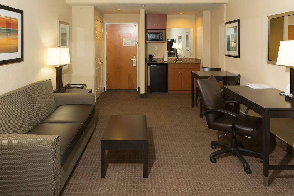 Holiday Inn Express & Suites JACKSONVILLE AIRPORT by IHG 2