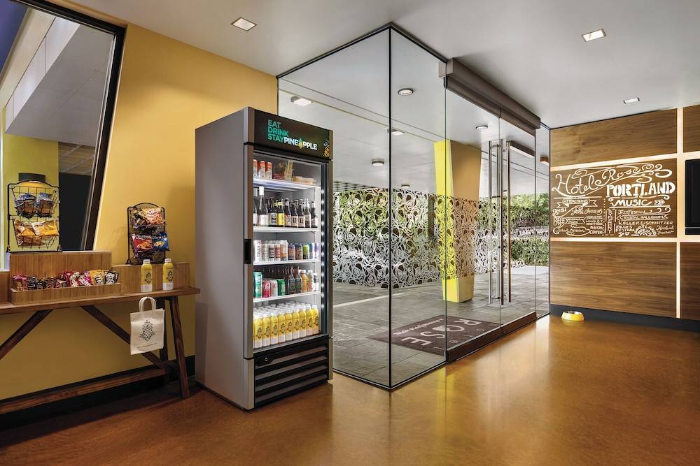 Staypineapple, Hotel Rose, Downtown Portland 2