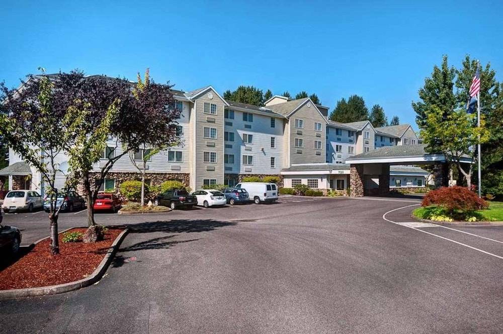 Country Inn & Suites by Radisson, Portland International Airport, OR 1